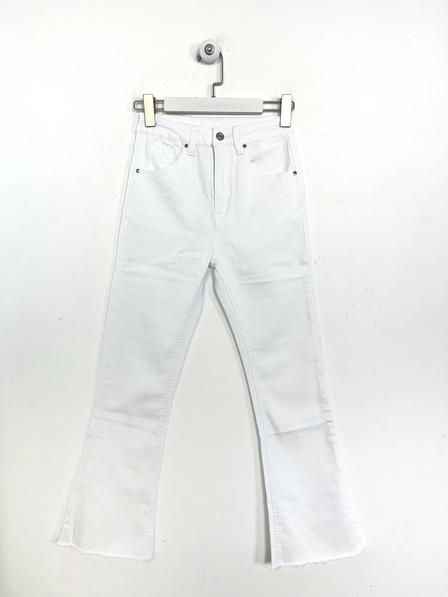 Jeans bianco a zampa