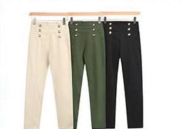 Pantalone con bottoni