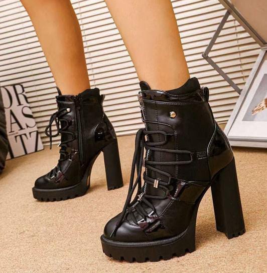 Tronchetti con plateau e lacci